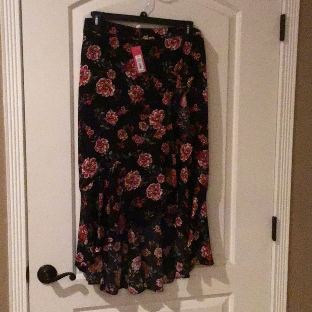 NWT Xhilaration Asymmetrical Floral Skirt